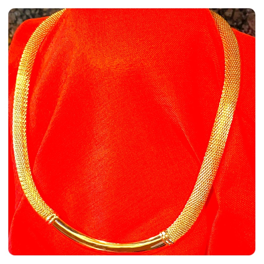 Elegant Gold tone Necklace 20”